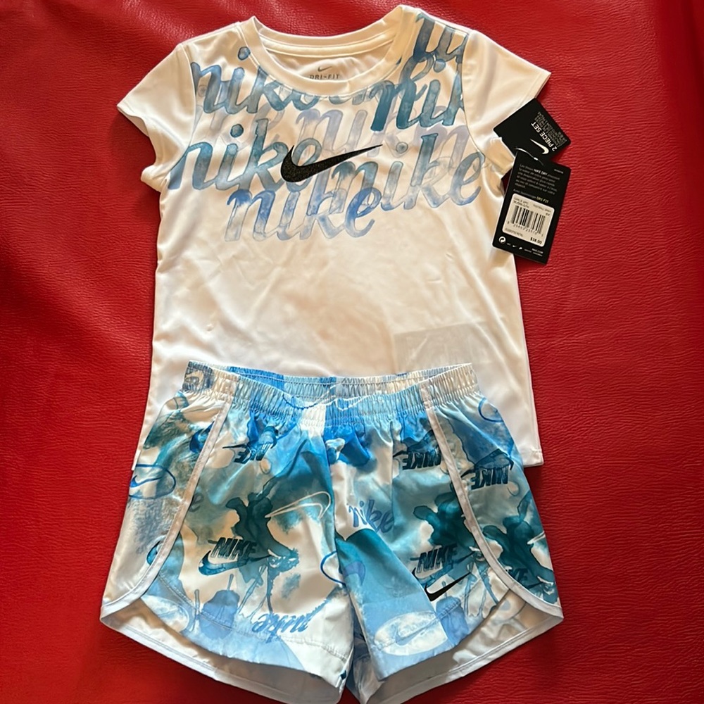 Nike Little Girls' Summer Daze Sprinter Set